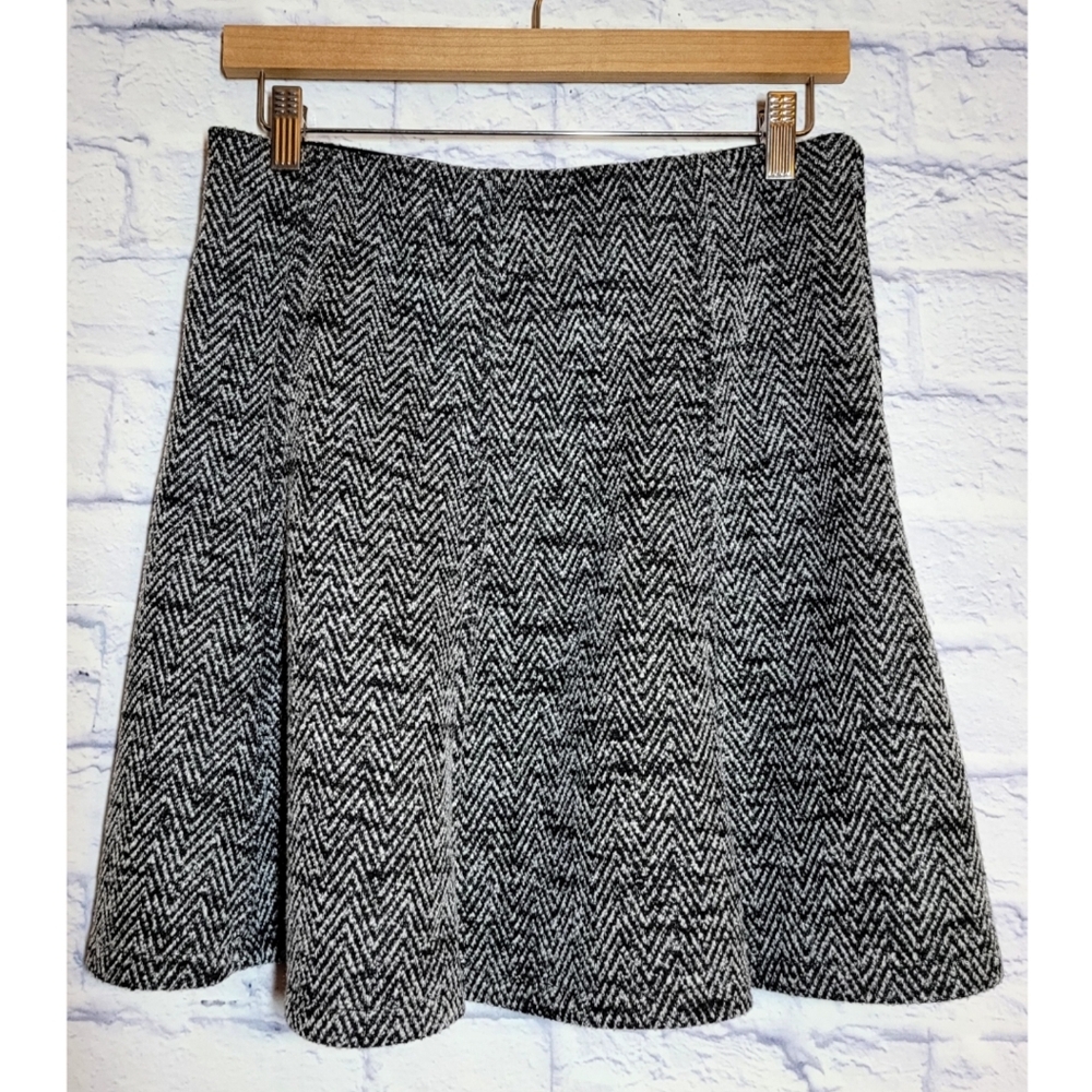 Ann Taylor LOFT Mini Skirt Multicolor Chevron Size S Knit Swing Career Preppy
